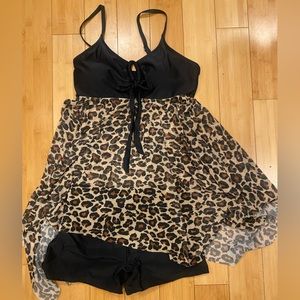 Bathing suit. 2 piece. Boy shorts with flowy top. Leopard print! Size M. NWT